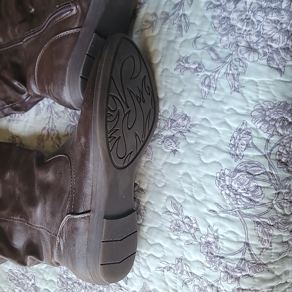 Brown boots - Picture 2 of 7